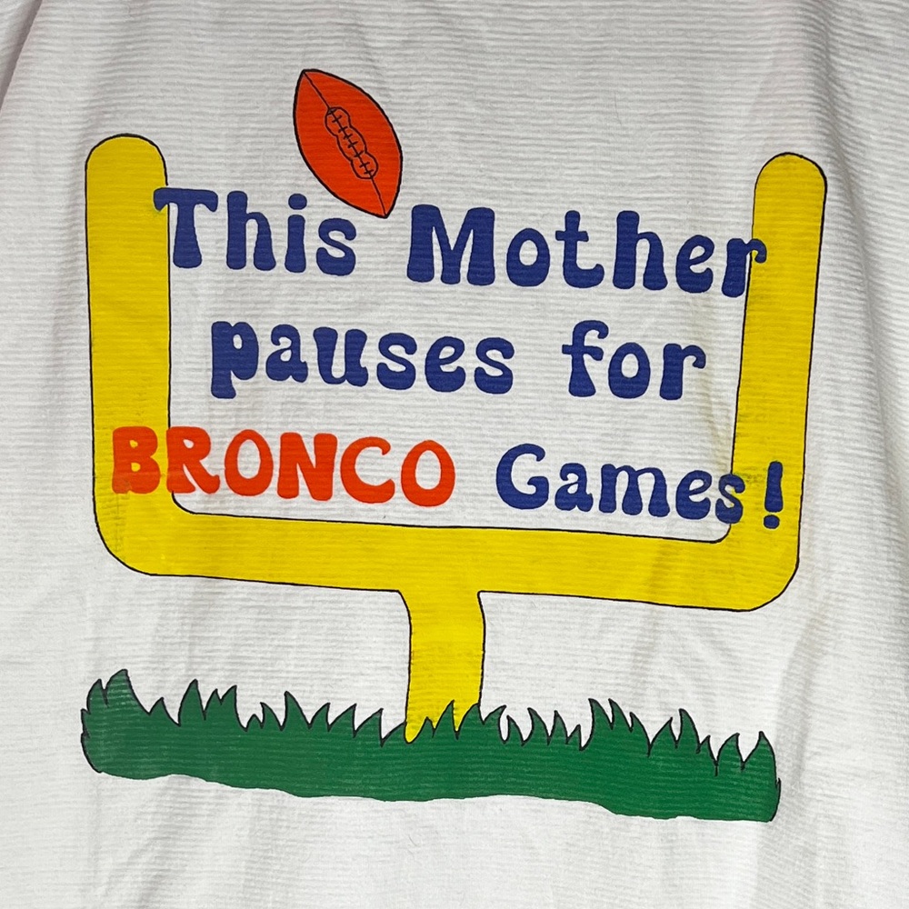 Broncos MOM tshirt vintage size medium denver broncos fans